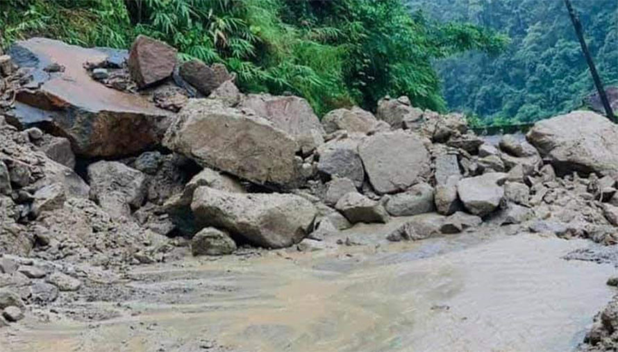 हेटौँडा–काठमाडौँ जोड्ने दुई सडक पूर्ण रूपमा अवरुद्ध