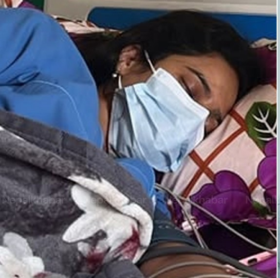 १५ बुँदे माग राखेर अनसनरत नर्स रानाभाट आइसीयूमा